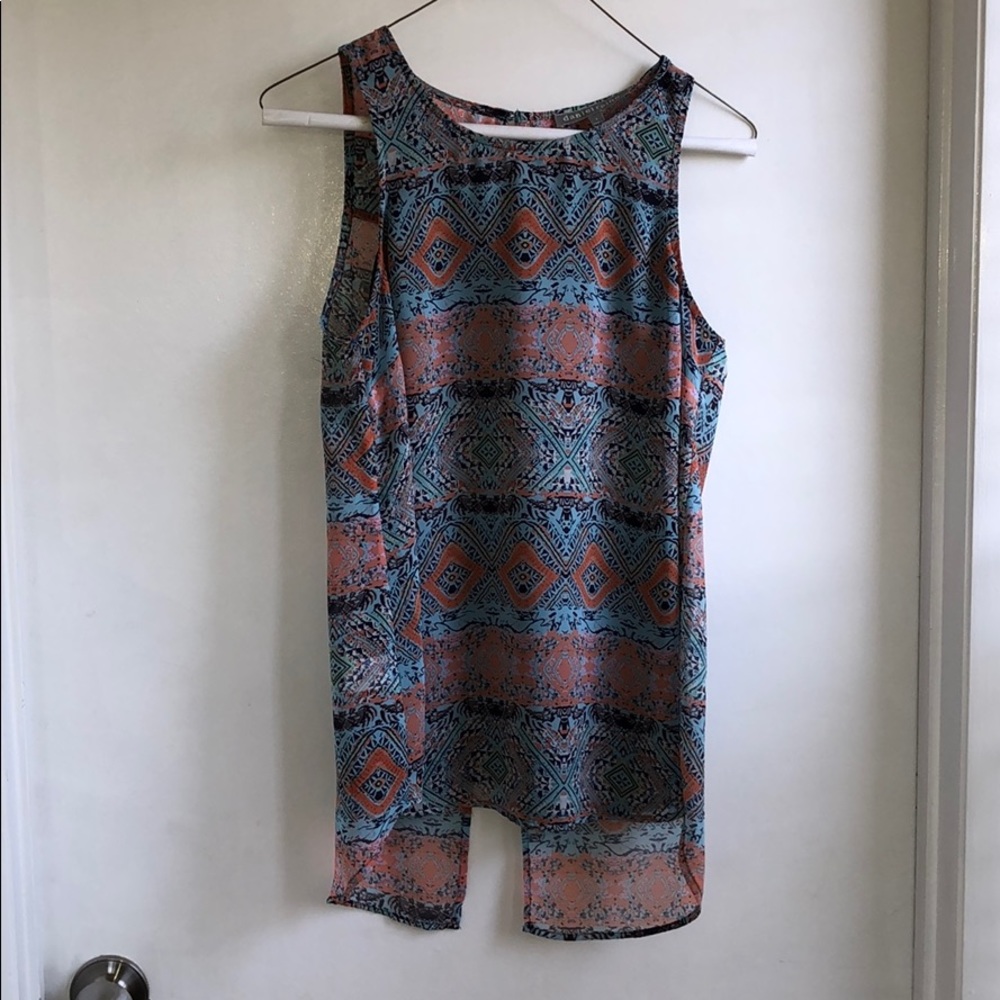 Multicolor tank